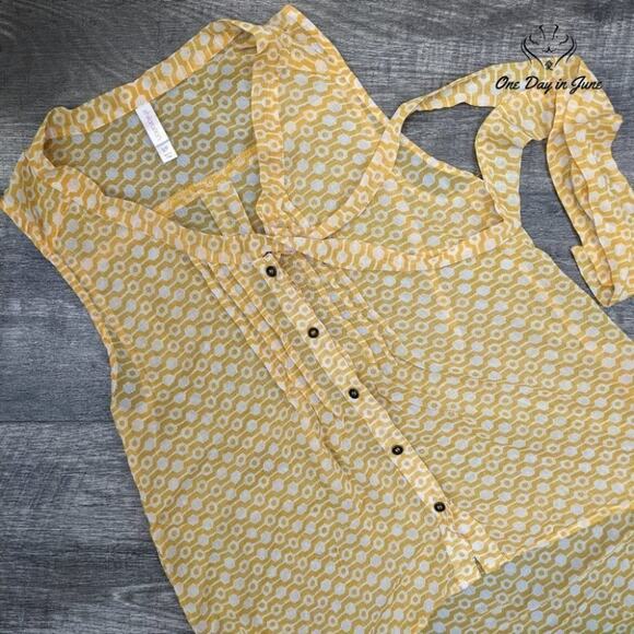 Xhilaration Sheer  Button Down Blouse Asymetrical Hem Size S - Picture 1 of 4